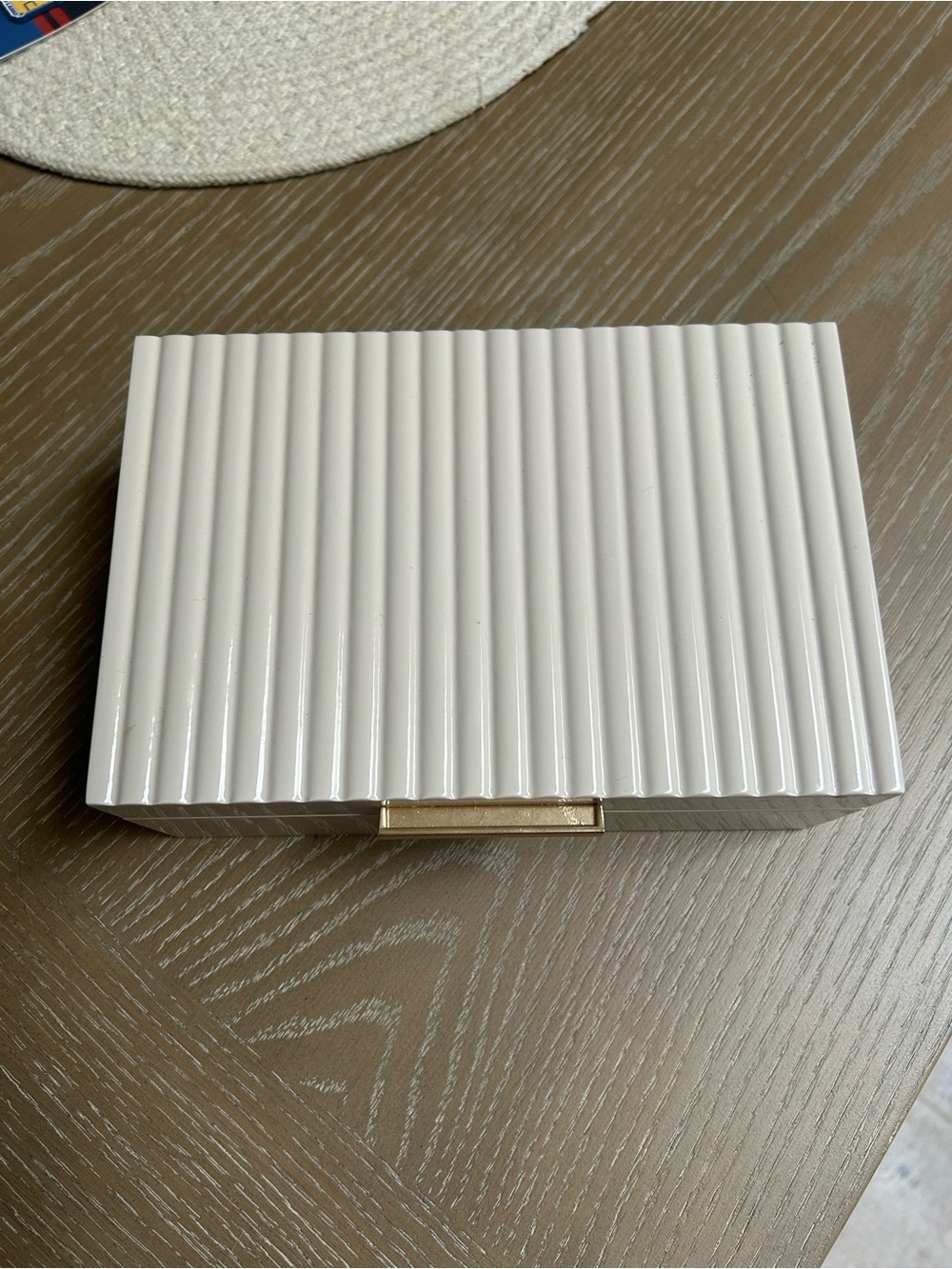 Structured White Card & Key Holder with Gold Accent